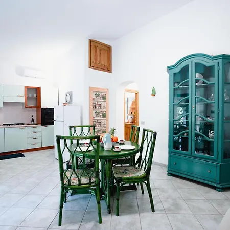 Martino Apartment, Terrazza E Giardino Apartment